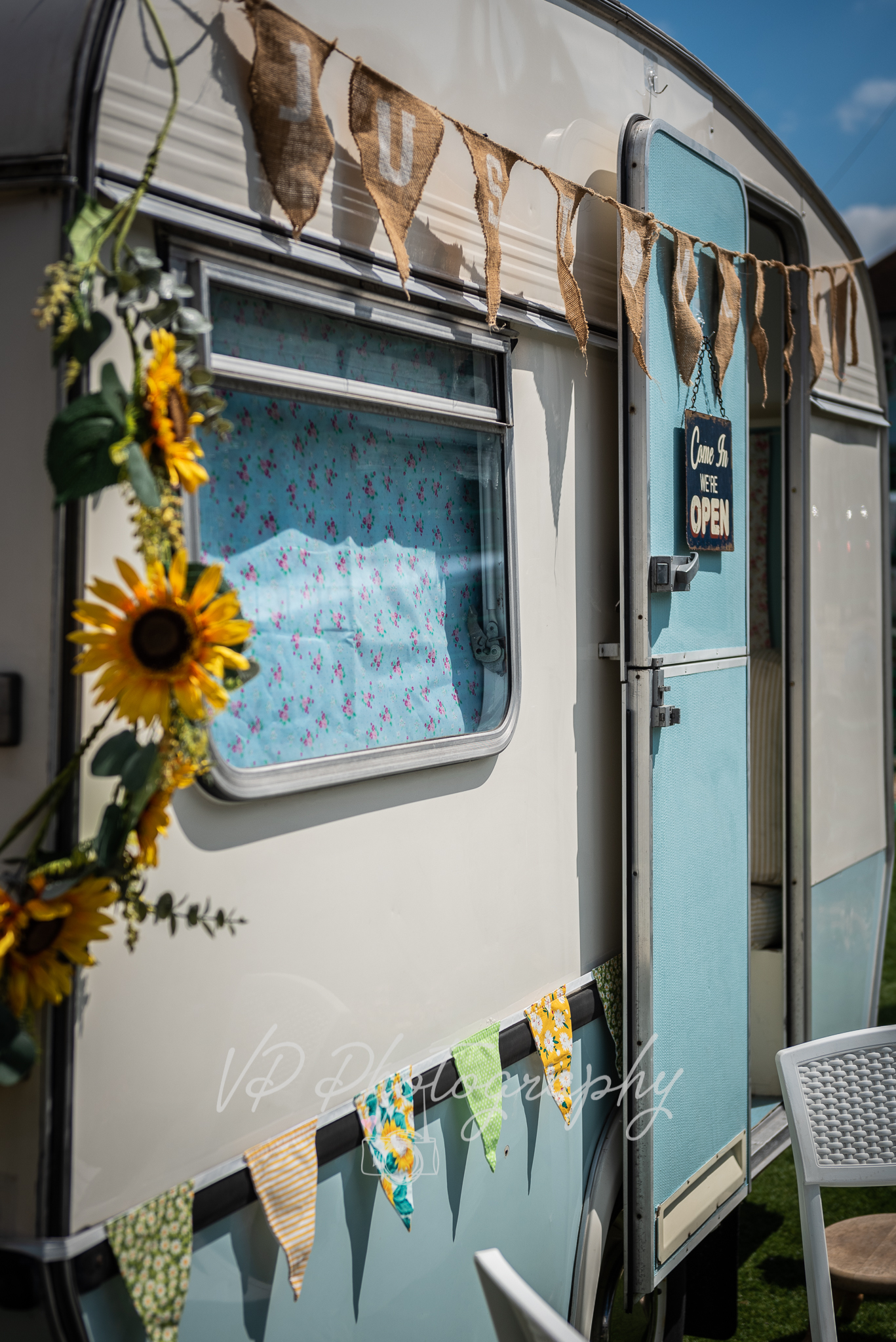 Caravan Photobooth Sunflower Vintage Theme
